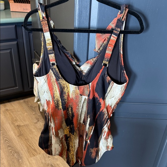 Abstract Print Ruffled Women's Swimsuit - Picture 2 of 4